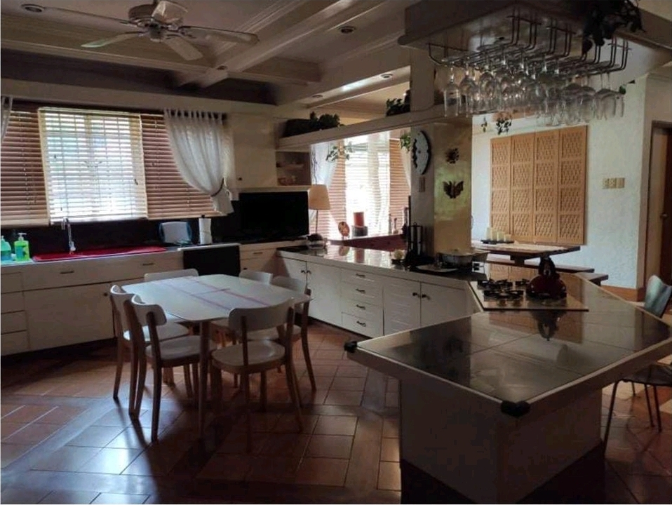 Kitchen with breakfast table and counter seating