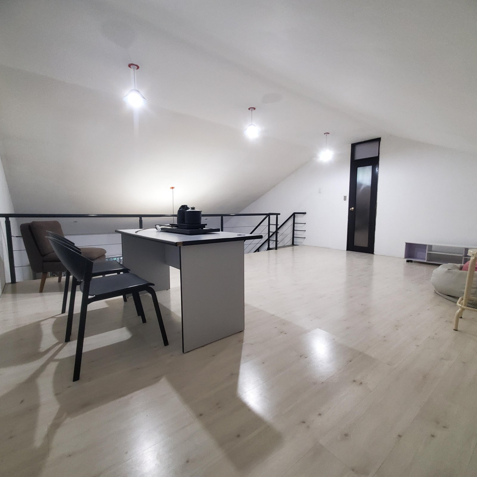 Mezzanine work area with pendant lighting
