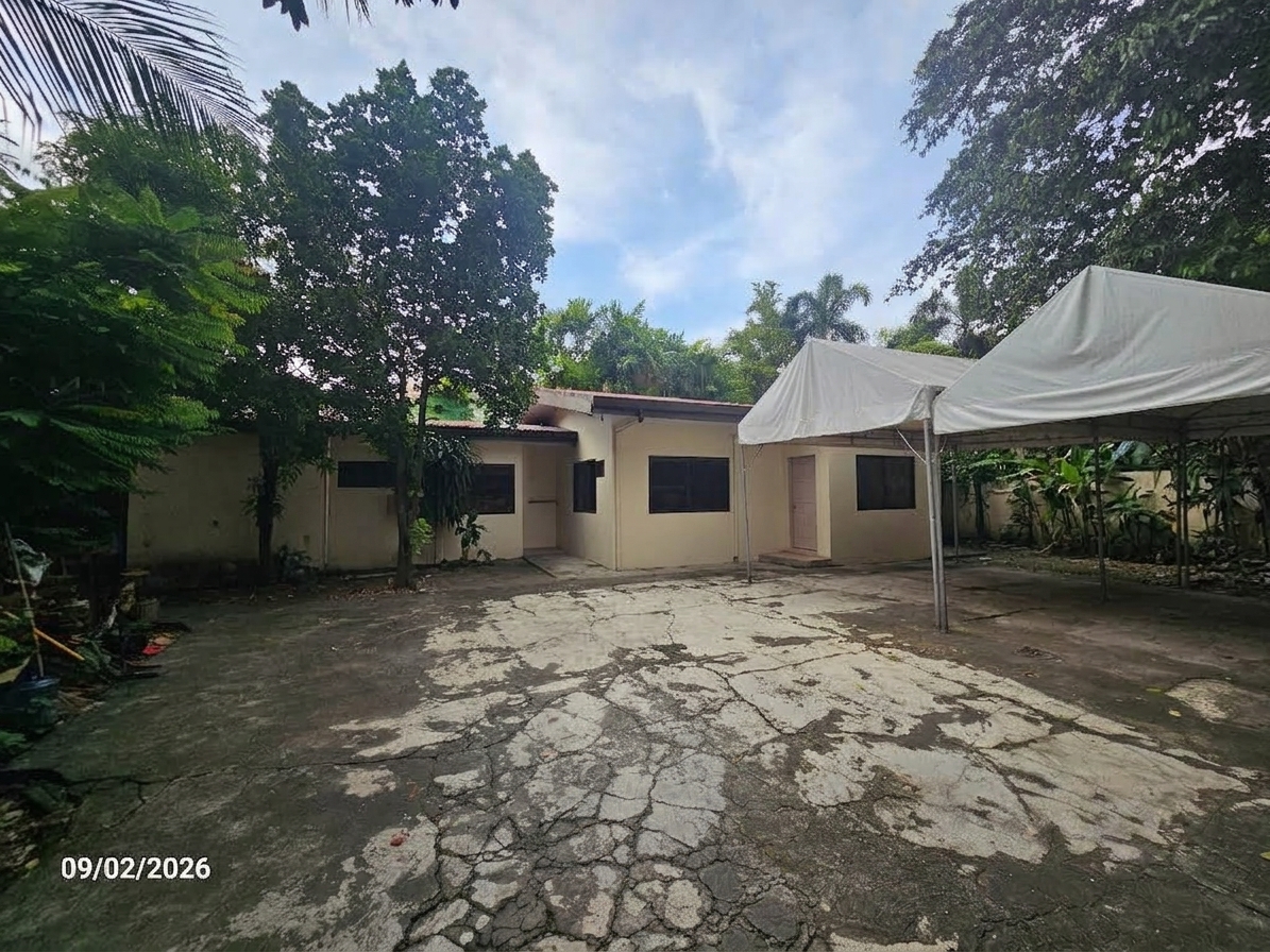 Rear bungalow and mature garden of the compound estate