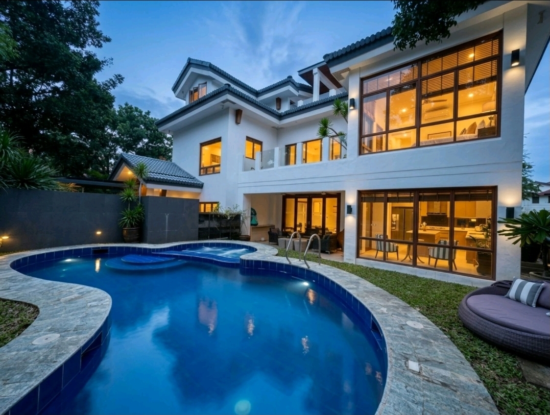 Three-level corner house for rent in Hillsborough Alabang Village with private pool
