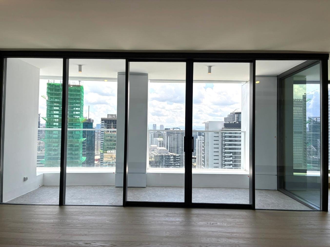Full-length terrace overlooking Bonifacio Global City