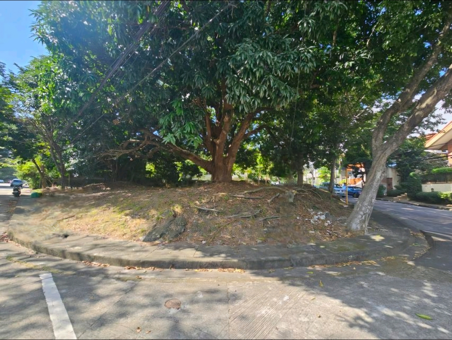 Corner frontage of the 892 sqm Ayala Alabang lot along two village roads