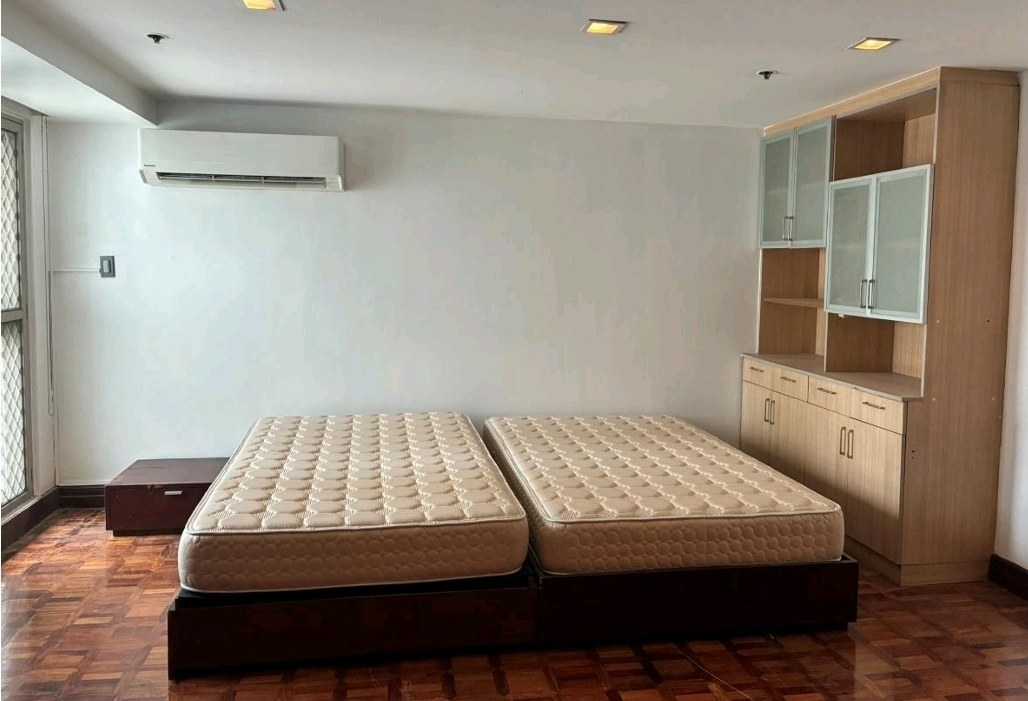 Guest bedroom with twin beds and built-in cabinetry